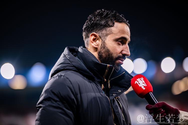 曼联官宣与39岁门将续约！周薪4万原因揭晓，两大特质打动阿莫林